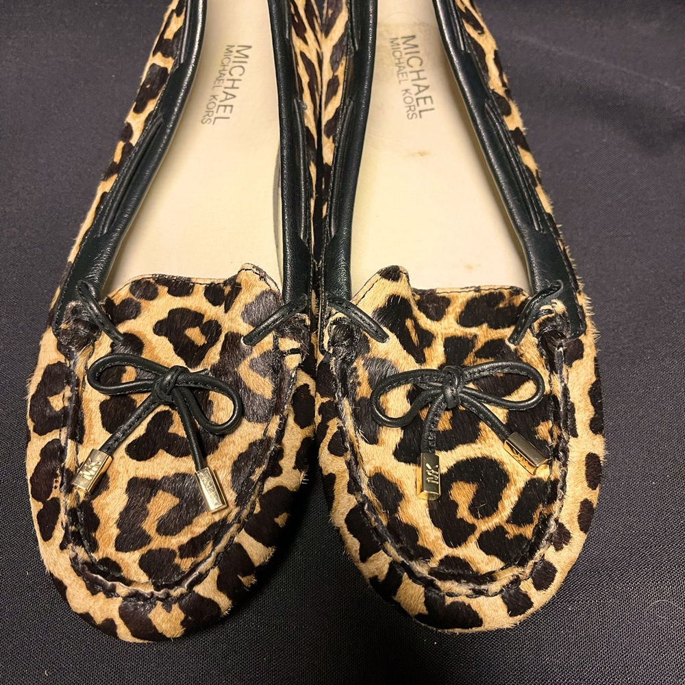 Cute, gently worn Michael Kors Leopard Print Flats size 8